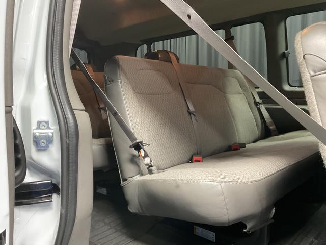 2025 Chevrolet Express Passenger 3500 1LT