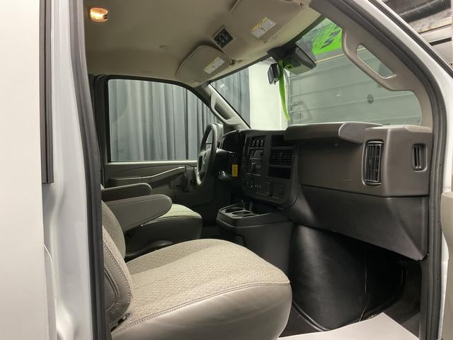 2025 Chevrolet Express Passenger 3500 1LT