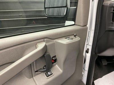 2025 Chevrolet Express Passenger 3500 1LT