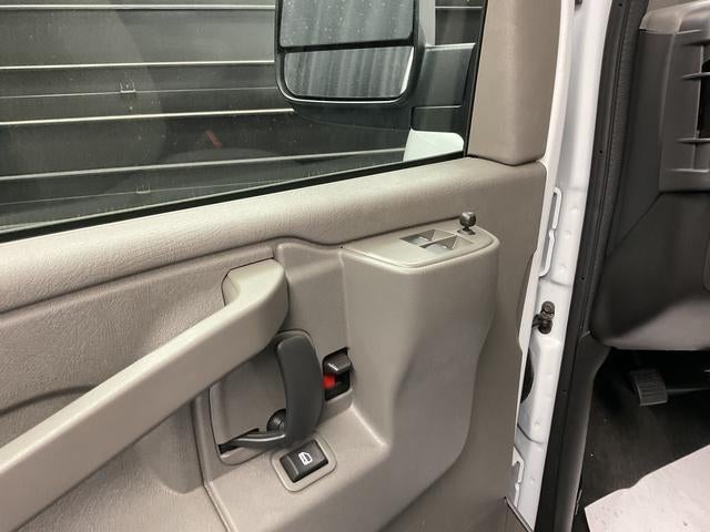 2025 Chevrolet Express Passenger 3500 1LT