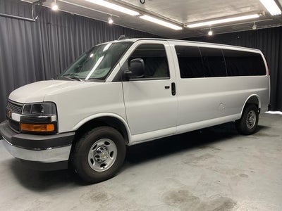 2025 Chevrolet Express Passenger 3500 1LT
