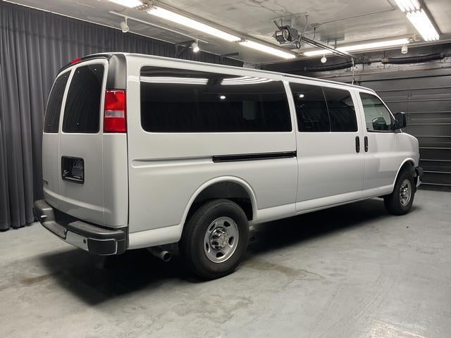 2025 Chevrolet Express Passenger 3500 1LT