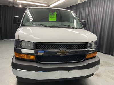 2025 Chevrolet Express Passenger 3500 1LT
