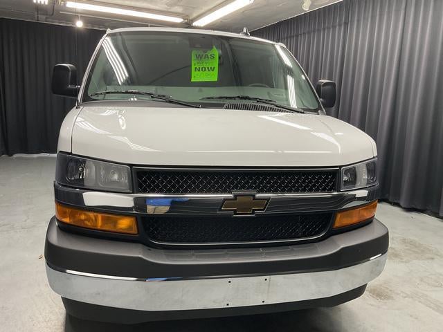 2025 Chevrolet Express Passenger 3500 1LT
