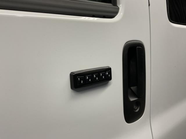 2025 Chevrolet Express Passenger 3500 1LT