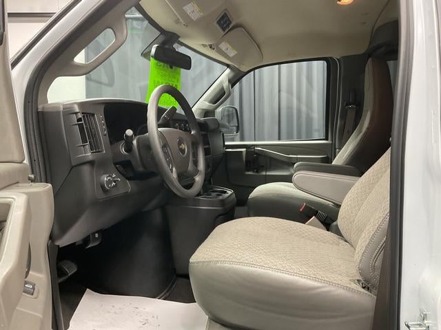 2025 Chevrolet Express Passenger 3500 1LT