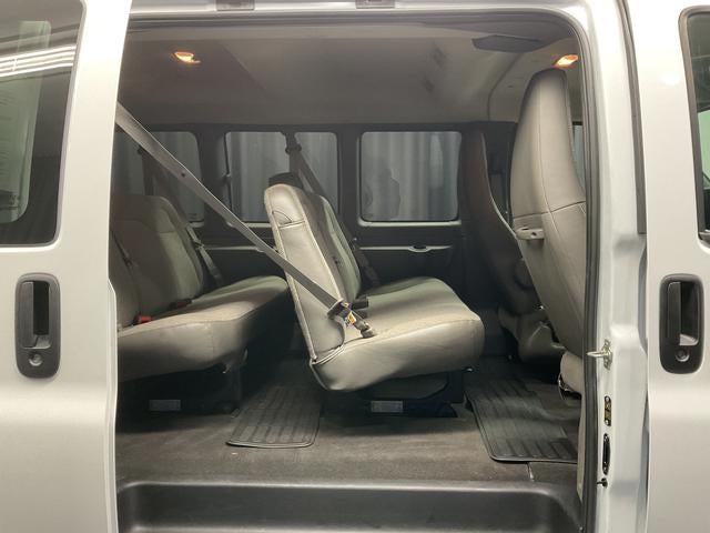 2025 Chevrolet Express Passenger 3500 1LT