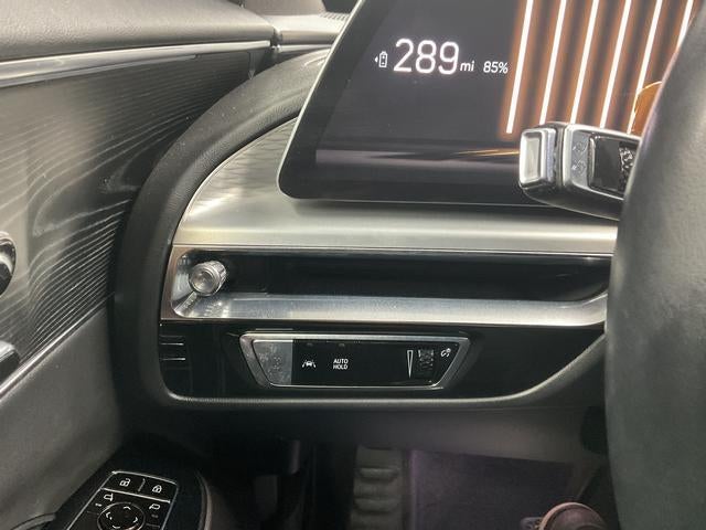 2024 Cadillac LYRIQ Luxury 1