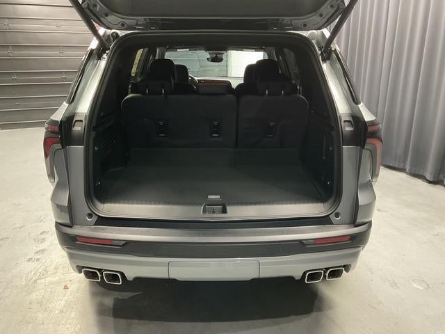2027 Chevrolet Traverse Z71 - Photo 7